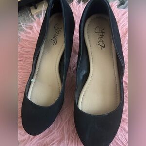 Women’s Y Not Black faux suede heels size 9